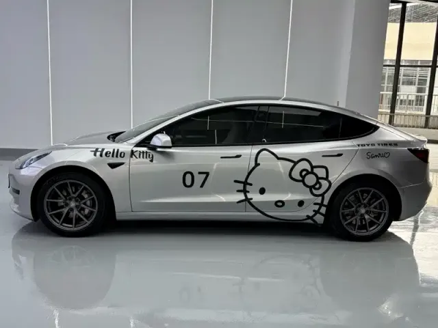 Tesla Model 3 — Фото автомобиля 10