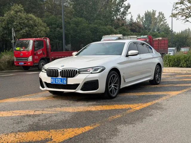 Фотография автомобиля — BMW 5 Series