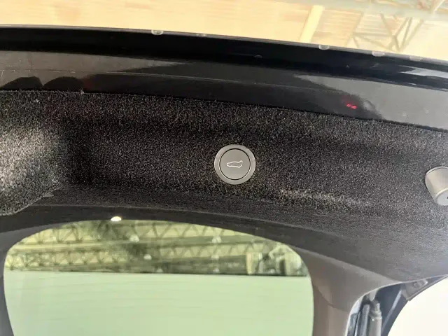 Tesla Model Y — Фото автомобиля 14