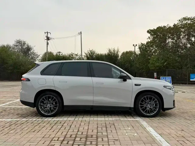 Leapmotor C10 — Фото автомобиля 7