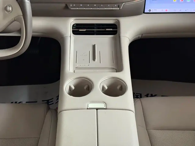 IM Motors LS6 — Фото автомобиля 12