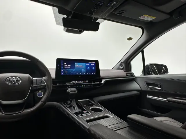 Toyota Sienna — Фото автомобиля 18