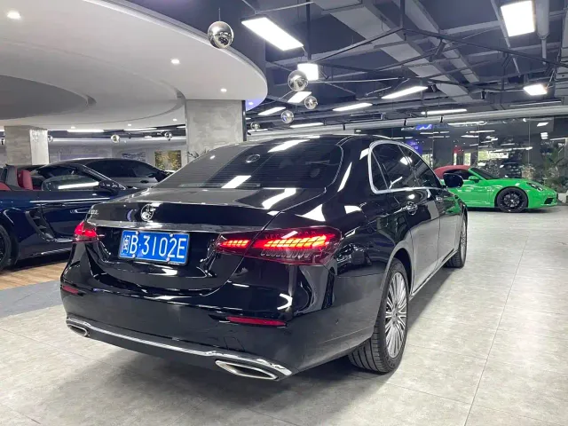 Mercedes-Benz E-Class — Фото автомобиля 5