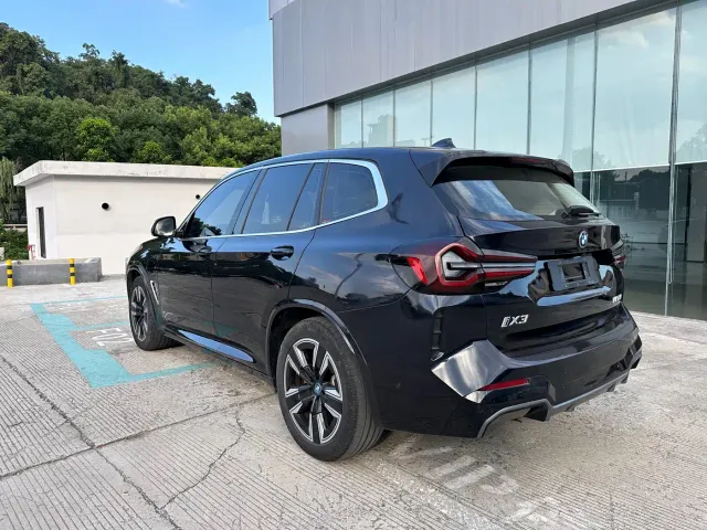 BMW iX3 — Фото автомобиля 7