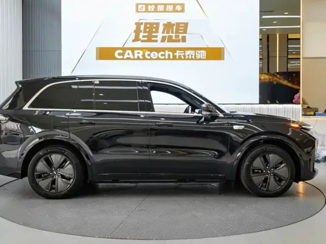Li Auto L8 — Фото автомобиля 4