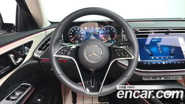 Mercedes-Benz E-Class — Фото автомобиля 12