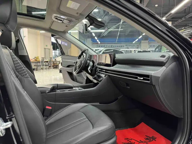 Hyundai Sonata — Фото автомобиля 9