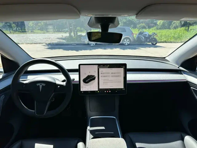 Tesla Model Y — Фото автомобиля 10