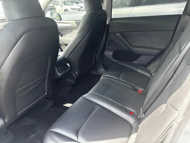 Tesla Model Y — Фото автомобиля 7