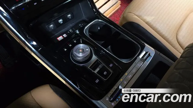 Kia Carnival Generation 4 — Фото автомобиля 12