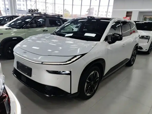 Фотография автомобиля — Toyota BoZhi 3X