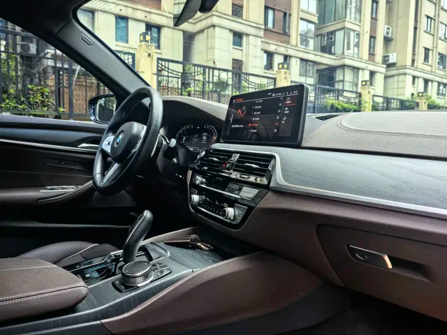 BMW 5 Series — Фото автомобиля 9