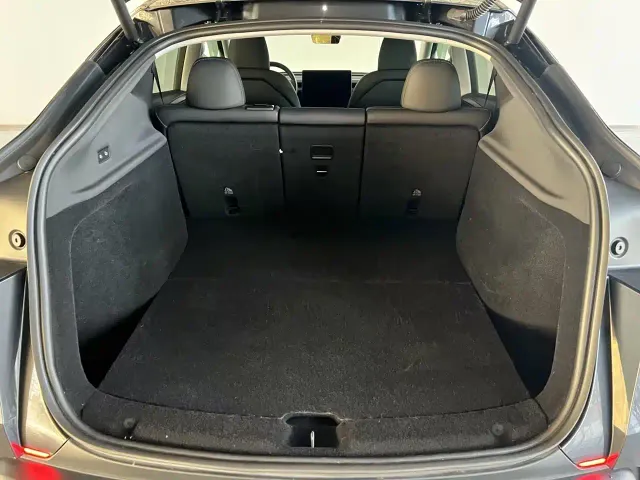 Tesla Model Y — Фото автомобиля 10