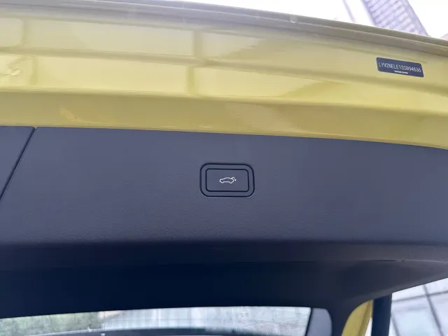 Volvo EX30 — Фото автомобиля 16