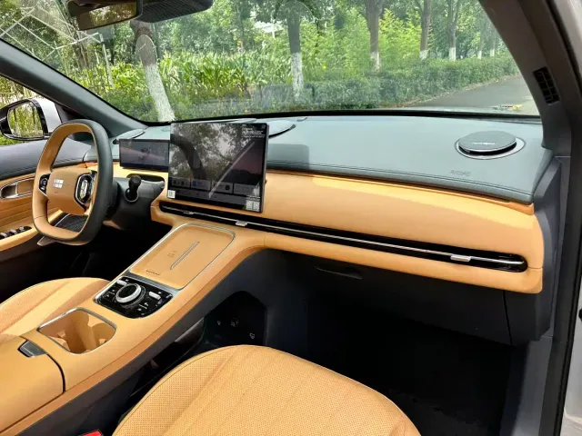 Geely Galaxy Starship 7 EM-i — Фото автомобиля 28