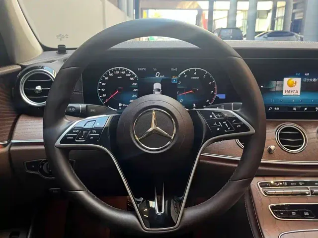 Mercedes-Benz E-Class — Фото автомобиля 13