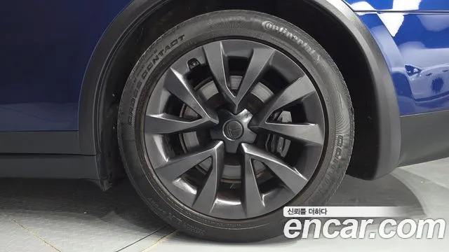 Tesla Model X — Фото автомобиля 6