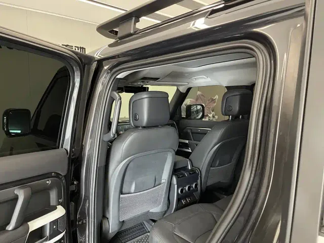 Land Rover Defender — Фото автомобиля 19