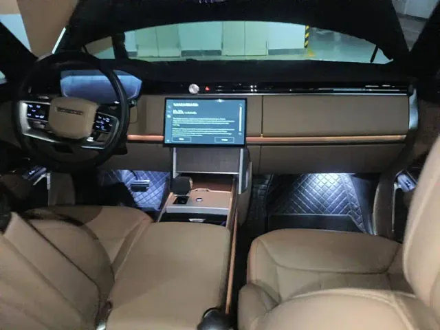 Land Rover Range Rover 2024 3.0 L6 400PS Golden Age Extended 7-Seater — Фото автомобиля 12