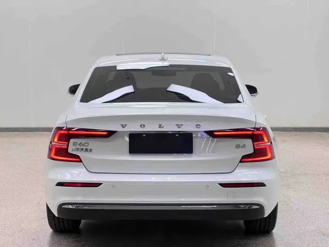 Volvo S60 — Фото автомобиля 29