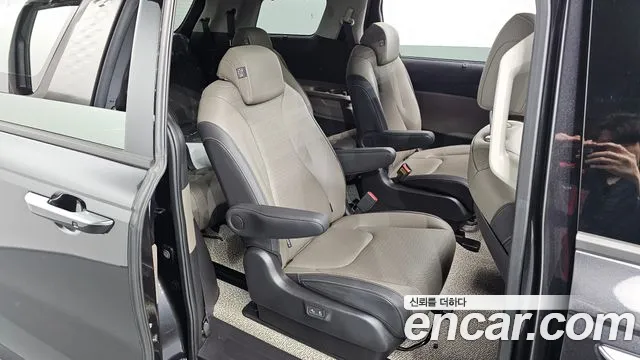 Kia Carnival Generation 4 — Фото автомобиля 17