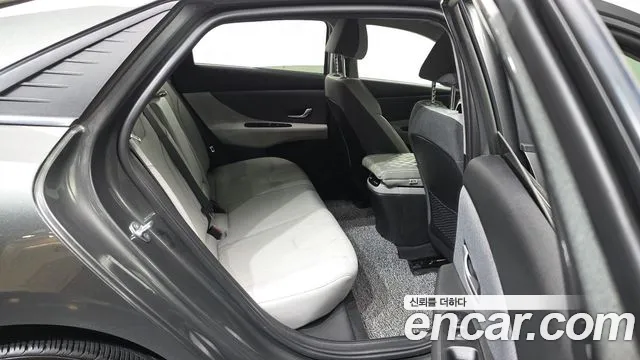 Hyundai AVANTE Avante (CN7) — Фото автомобиля 13