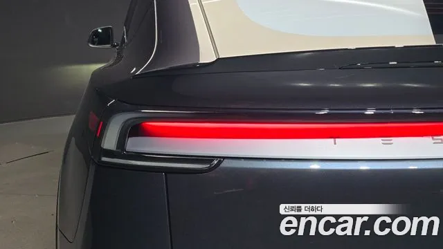 Tesla Model Y — Фото автомобиля 8