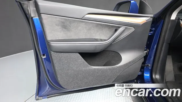Tesla Model Y — Фото автомобиля 13
