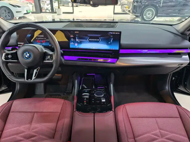 BMW i5 — Фото автомобиля 7