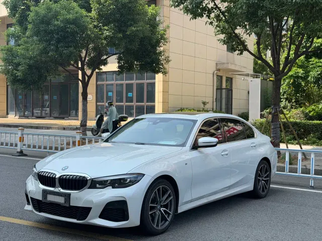 Фотография автомобиля — BMW 3 Series