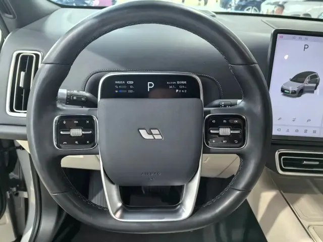 Li Auto L8 — Фото автомобиля 7