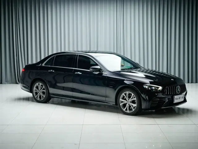 Mercedes-Benz E-Class — Фото автомобиля 3