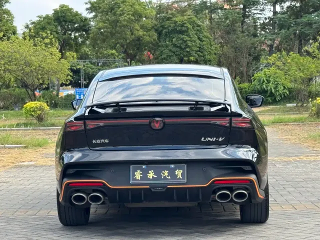 Changan UNI-V — Фото автомобиля 5