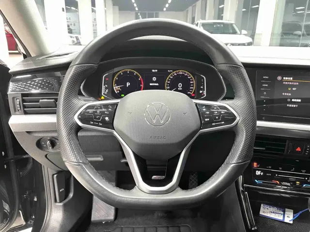 Volkswagen Passat — Фото автомобиля 4