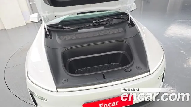 Tesla Model Y — Фото автомобиля 6
