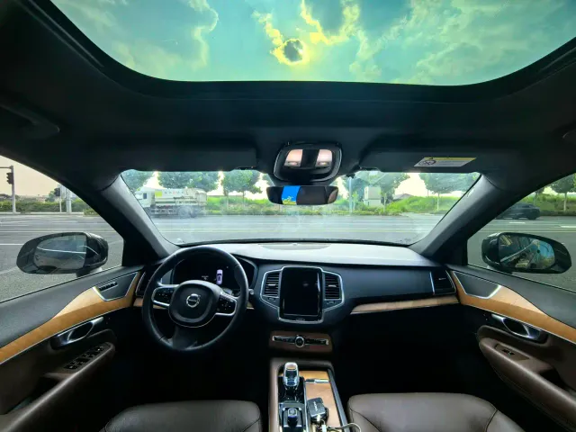 Volvo XC90 — Фото автомобиля 9