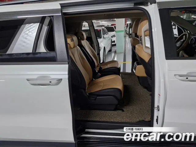 Kia Carnival Generation 4 — Фото автомобиля 16