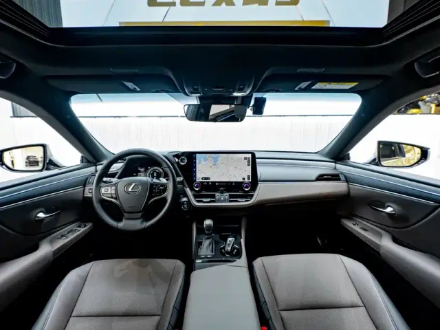 Lexus ES — Фото автомобиля 14