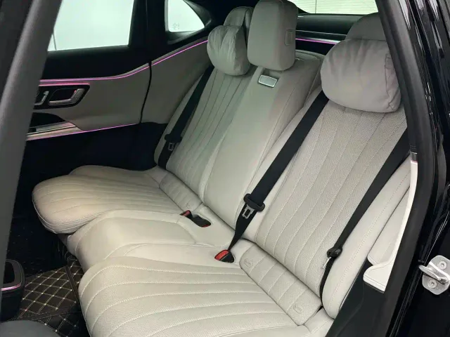 Mercedes-Benz E-Class — Фото автомобиля 18