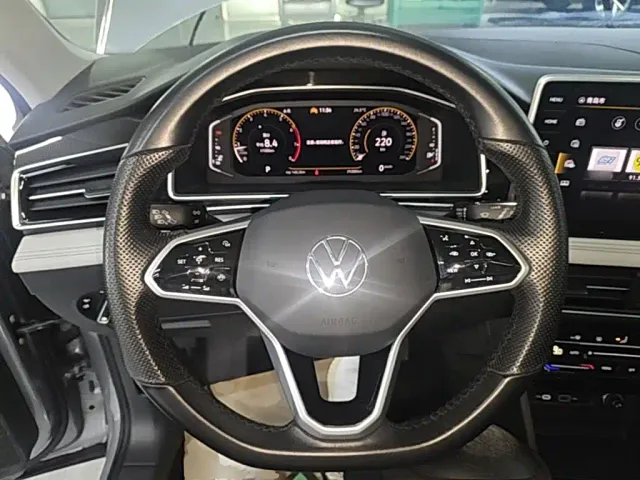 Volkswagen Tiguan L — Фото автомобиля 10
