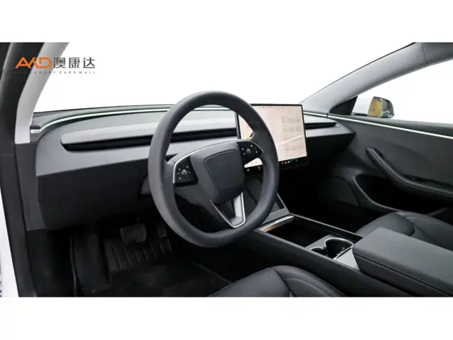 Tesla Model 3 — Фото автомобиля 6