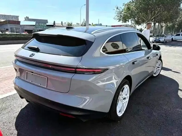 Nio ET5 Touring — Фото автомобиля 9