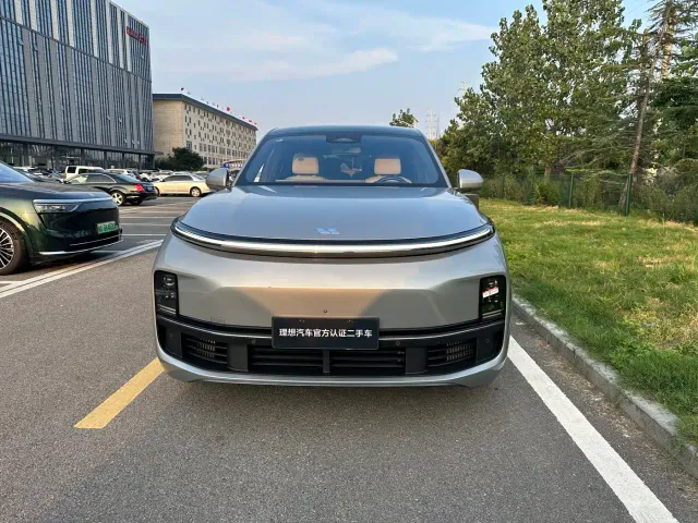 Li Auto L8 — Фото автомобиля 2