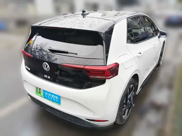 Volkswagen ID.3 — Фото автомобиля 2