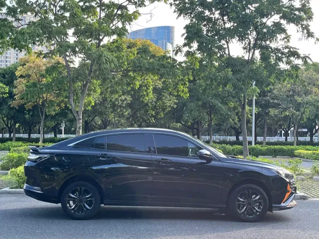 Dongfeng Yixuan — Фото автомобиля 10
