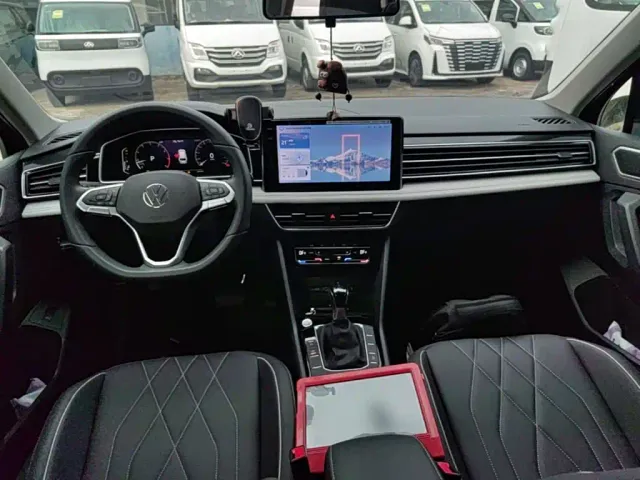 Volkswagen Tiguan L — Фото автомобиля 9