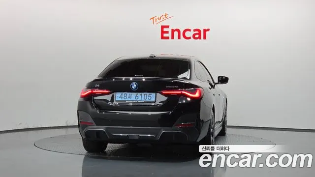 BMW i4 — Фото автомобиля 4
