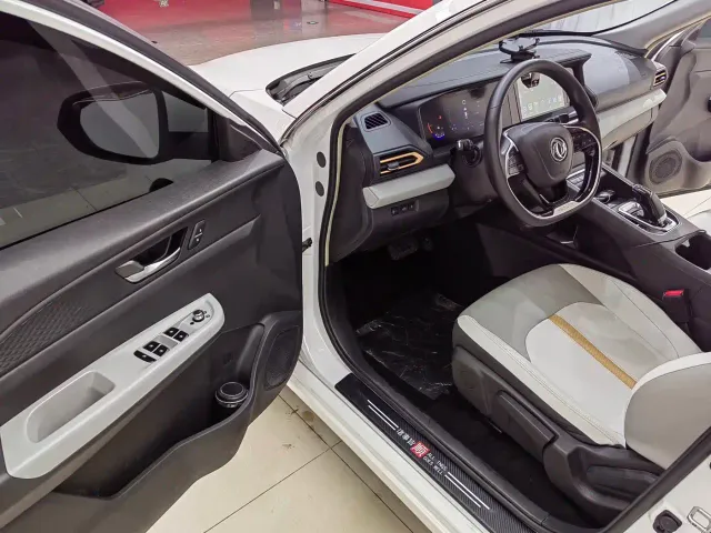 Dongfeng Fengshen E70 — Фото автомобиля 9