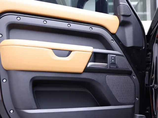 Land Rover Defender — Фото автомобиля 19