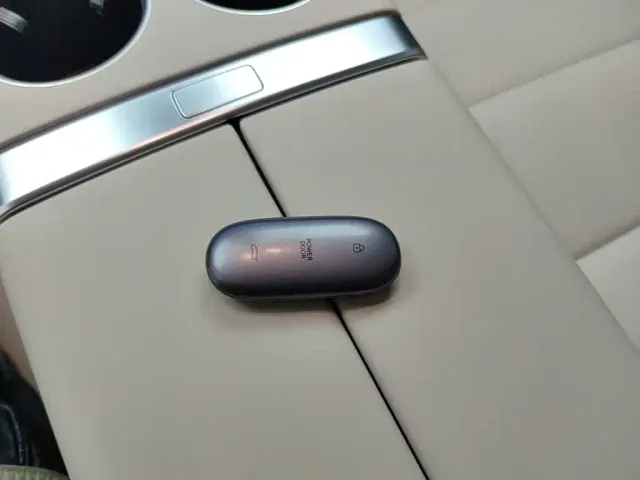 Li Auto MEGA — Фото автомобиля 8